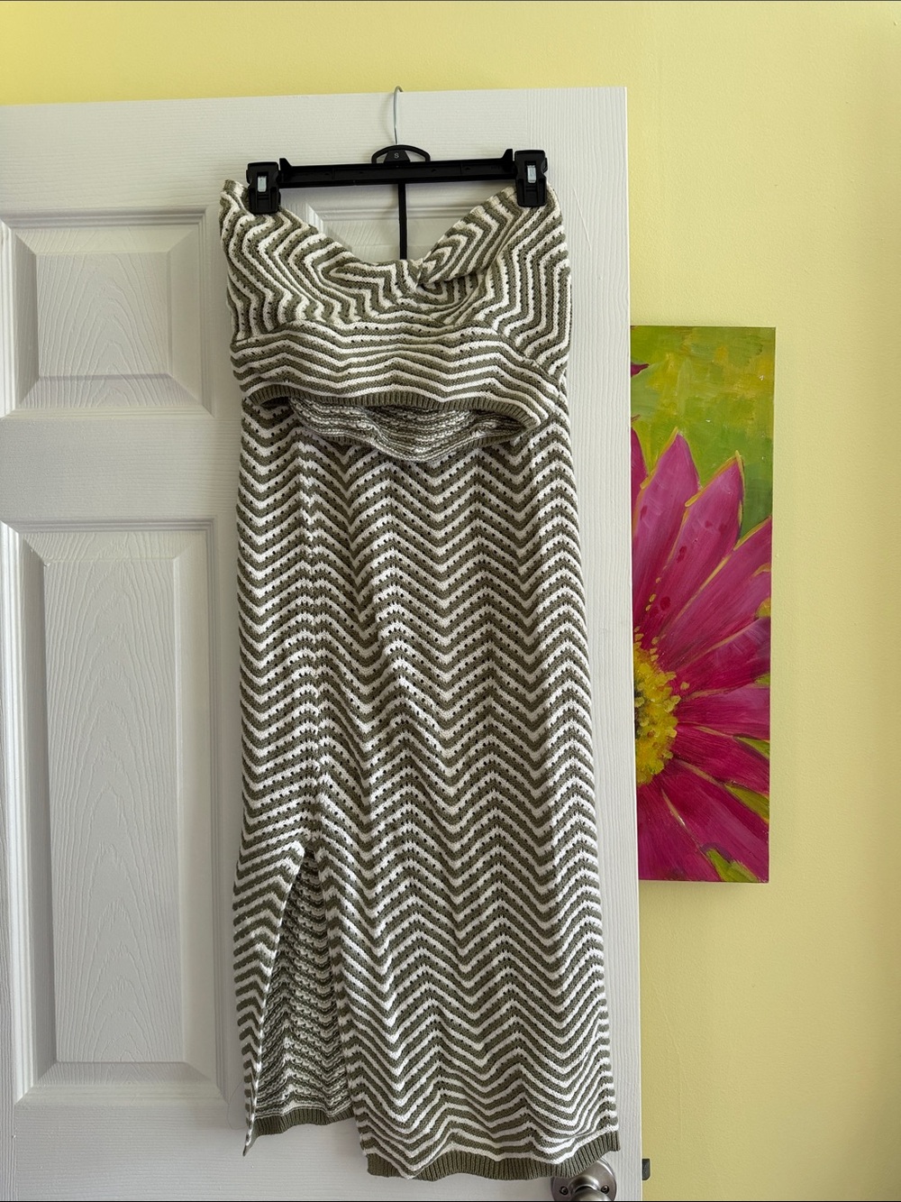 Sleeveless Strapless Chevron Knit Skirt in Olive and White